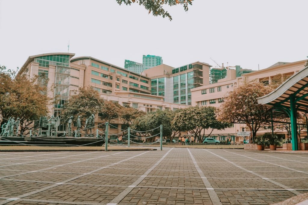 如何选择合适的外科技术学校 2 如何选择合适的外科技术学校 1