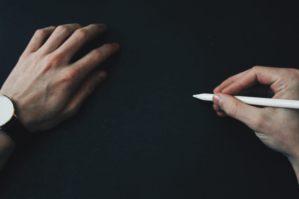 英文论文批判性分析技巧:写出真正有深度的学术观点